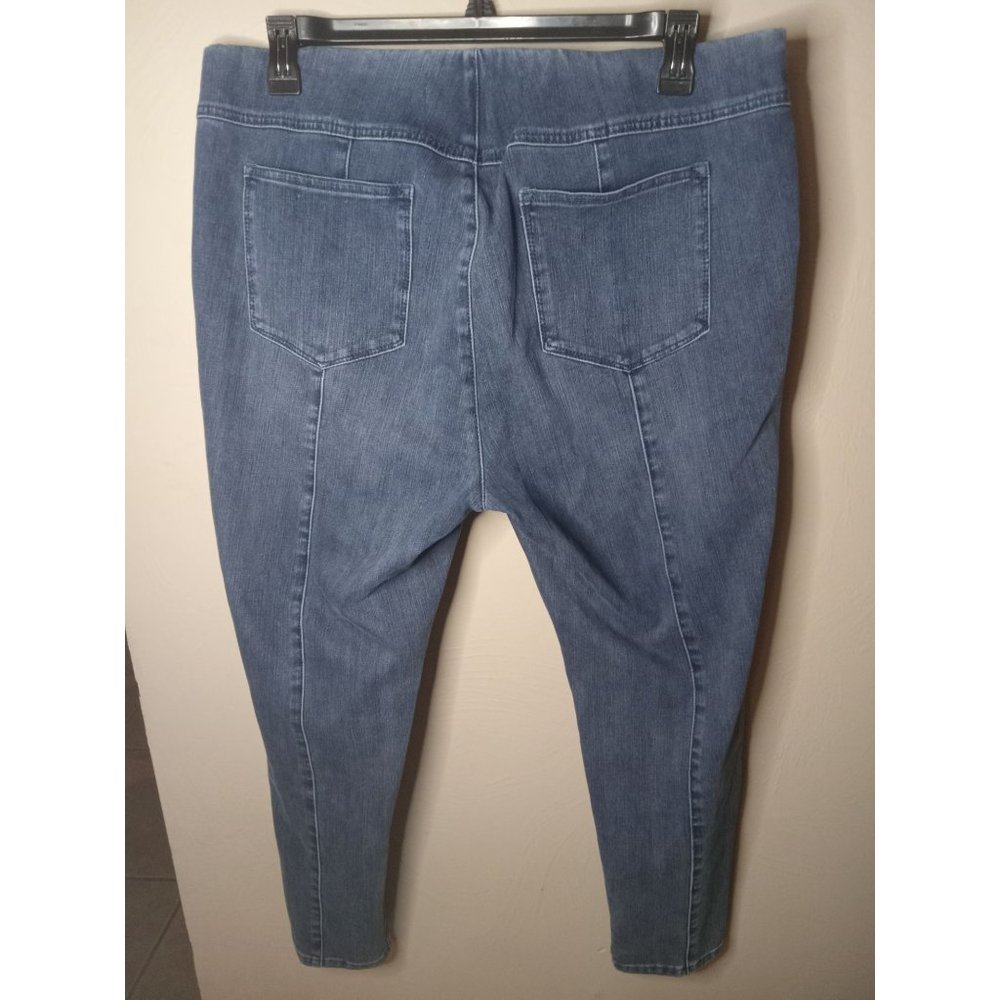 Soft Surroundings Denim Capris - Picture 2 of 3